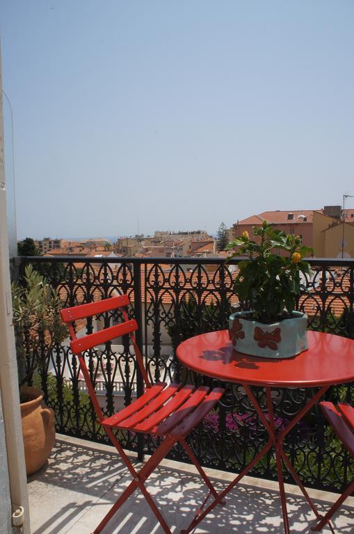 Le Louvre Appartement Menton Buitenkant foto